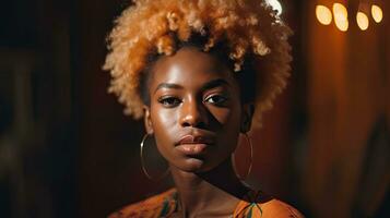 magnifique africain femme avec blond afro cheveux photo