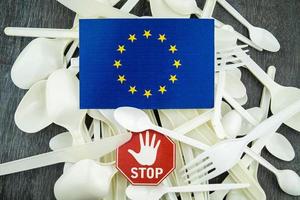 L'Europe interdit les pailles et la vaisselle en plastique à cause des microplastiques