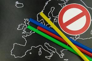 L'Europe interdit les pailles et la vaisselle en plastique à cause des microplastiques photo