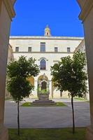 Italie, Lecce, ville à l'architecture baroque et églises et vestiges archéologiques. photo