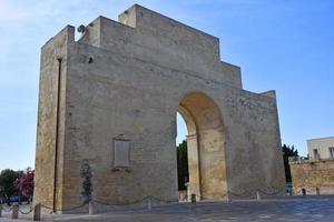 Italie, Lecce, ville à l'architecture baroque et églises et vestiges archéologiques. photo