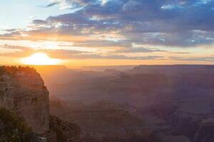 magnifique paysage de le grandiose canyon à le coucher du soleil dans nationale parc à Arizona photo