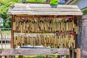 pingxi, taiwan, 30 avril 2017 - tubes de bambou pour souhaiter à pingxi old street photo