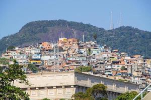 colline de la couronne située dans le quartier catumbi de rio de janeiro.