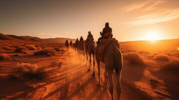 touristes délice dans groupe chameau monte par le désert Voyage photo