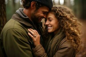 femme reçoit une baiser sur le front de sa partenaire. photo