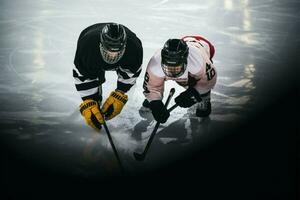 un la glace patinoire scène avec une arbitre et intense le hockey action ai généré photo