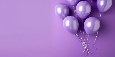 violet des ballons sur une violet arrière-plan, avec espace pour texte. violet bannière. génératif ai photo