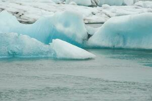 icebergs dans jökulsarlon, une glacial Lac dans Islande photo