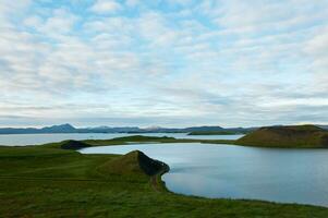 étourdissant paysage de skutustaoagigar Lac dans Islande photo