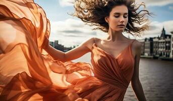 femme avec magnifique longue soie robe flottant dans le vent. ai généré photo