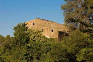 torre del bisbe, ferme dans les montagnes de collcerola photo