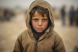 une pauvres regarder faim orphelin garçon dans une réfugié camp avec une triste expression sur le sien visage et le sien visage et vêtements sont sale et le sien yeux sont plein de douleur. génératif ai photo