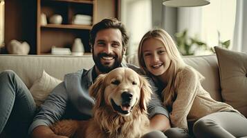 de bonne humeur famille sur canapé et chiot dans vivant pièce à maison. génératif ai photo