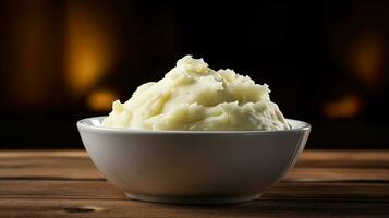 en purée patates dans blanc bol sur en bois table dans le restaurant. génératif ai photo