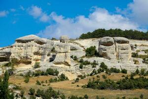 vue de le pierre des sphinx. Montagne intervalle est situé droite près le vieux partie de le ville de Bakhtchissarai sur le Crimée. Bakhchisaraï. photo