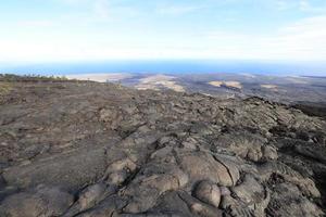 lave sur la chaîne des cratères road, big island, hawaii photo