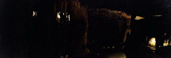 détail de grottes dans le serra de mira d'aire, dans le Portugal photo