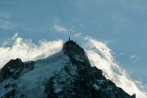 hiver paysage montagnes avec neige photo