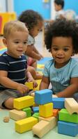 une groupe de les enfants en jouant ensemble et bâtiment avec en bois blocs. photo