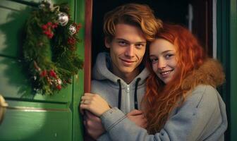 ai généré Jeune couple souriant ensemble près Accueil porte décoré avec du gui. Noël vacances. photo