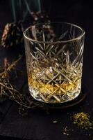 verre de whisky sur en bois table photo