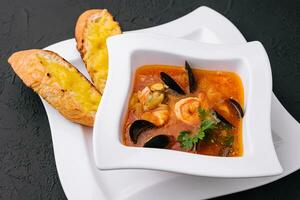 Fruit de mer soupe dans le restaurant Haut vue photo