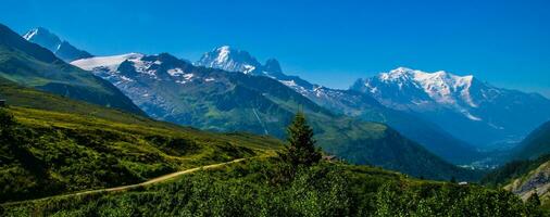 paysage de le Alpes dans France dans été photo