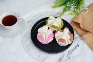 bolu kukus est un indonésien traditionnel éponge petit gâteau photo