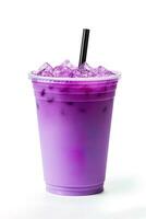 violet boisson dans une Plastique tasse isolé sur une blanc Contexte. prendre une façon les boissons concept. ai généré photo