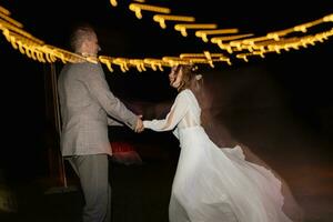 la première danse de mariage des mariés photo