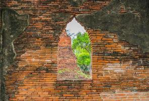 belle architecture ancienne historique d'ayutthaya en thaïlande - boostez le style de traitement des couleurs photo