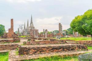 belle architecture ancienne historique d'ayutthaya en thaïlande - boostez le style de traitement des couleurs photo