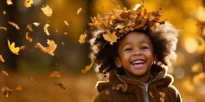 content Jeune africain américain fille en jouant dans le tomber feuilles avec espace pour fond pour texte photo