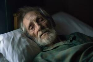 vieux ans homme patient en train de dormir sur lit dans hôpital salle. santé se soucier ,génératif ai. photo