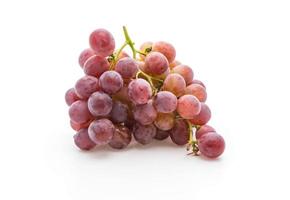raisins frais sur fond blanc photo