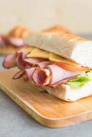 sandwich sous-marin jambon et salade photo