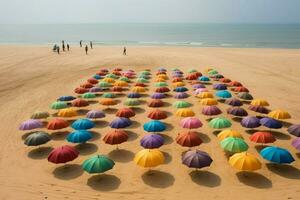 une arc en ciel de parapluies pointillage le le sable photo