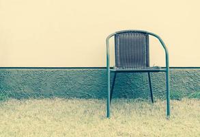 chaise avec mur vide pour espace de copie - filtre effet vintage photo