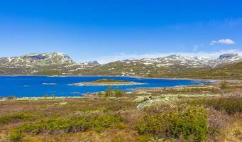 vavatn lac panorama paysage rochers montagnes hemsedal norvège. photo