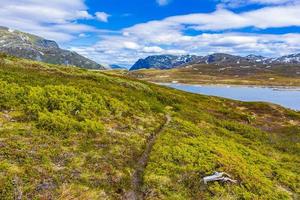 vavatn lac panorama paysage rochers montagnes hemsedal norvège. photo