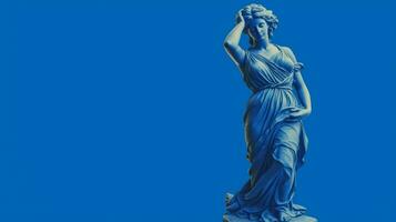 une bleu Contexte avec une statue de une fille photo