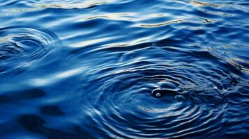 une bleu l'eau avec ondulations dans le l'eau photo