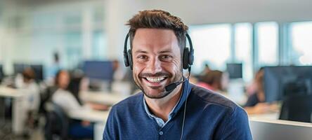 caucasien homme appel centre client soutien avec casque, ai photo