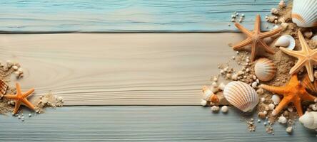 coquillages sur bois et le sable été, ai photo