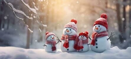 famille bonhomme de neige avec écharpe dans neige forêt salutation carte Noël Noël photo