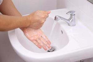 se laver les mains en bonne santé photo