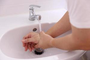 se laver les mains en bonne santé photo