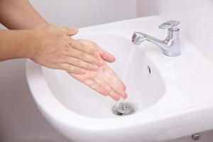 se laver les mains en bonne santé photo