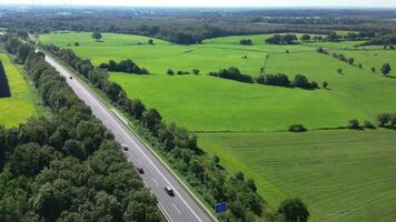 aérien vue sur le a7 autoroute dans nord Allemagne entre des champs et prairies. photo